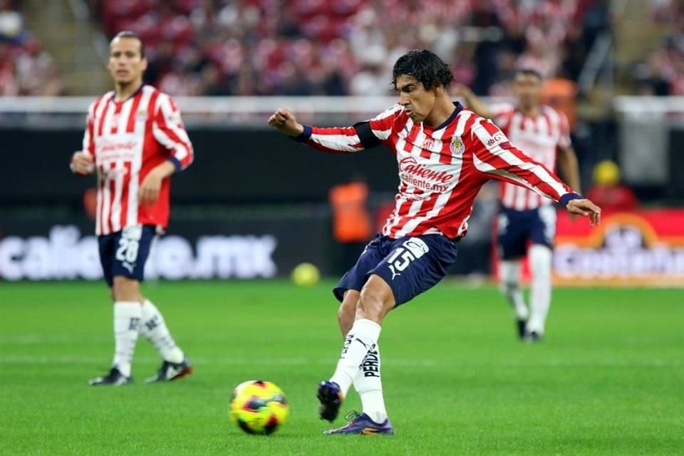 El Guadalajara tuvo sus aproximaciones, pese a que Tigres empezaba a dominar.