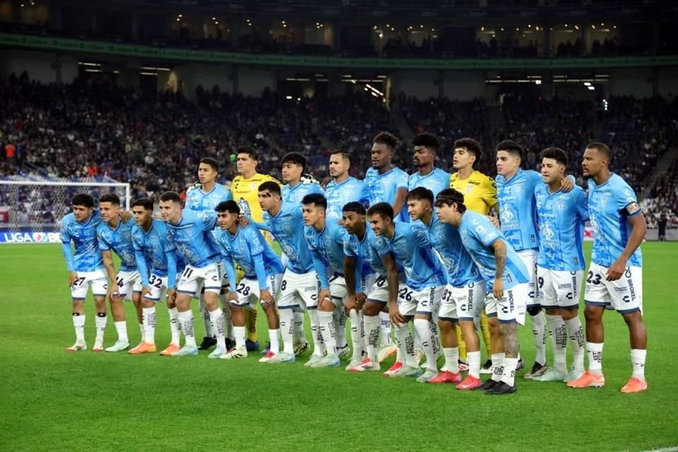 Pachuca en la foto oficial con todo y suplentes.