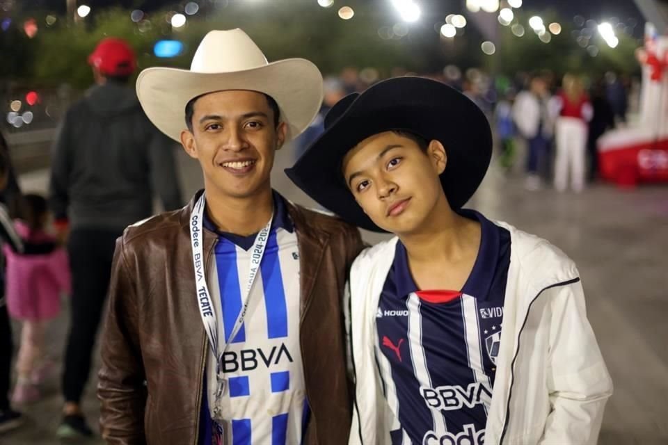 La afición rayada presente en el partido.