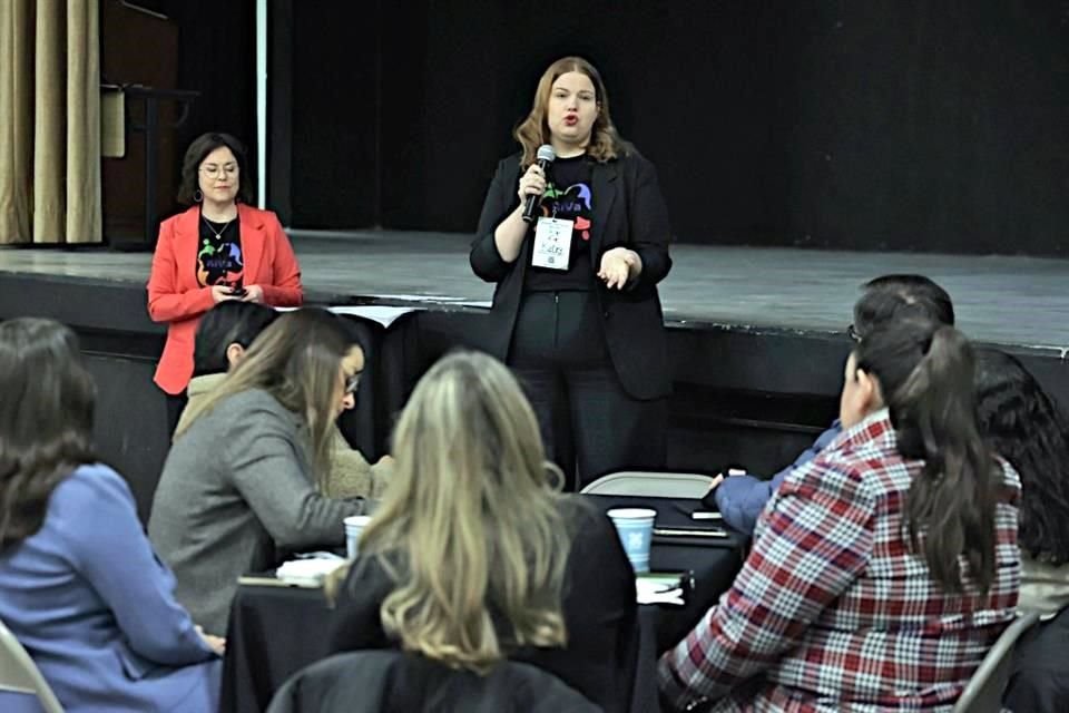 Las expertas finlandesas Katja Linnaranta (rojo) y Katri Sohlman participaron en el encuentro.