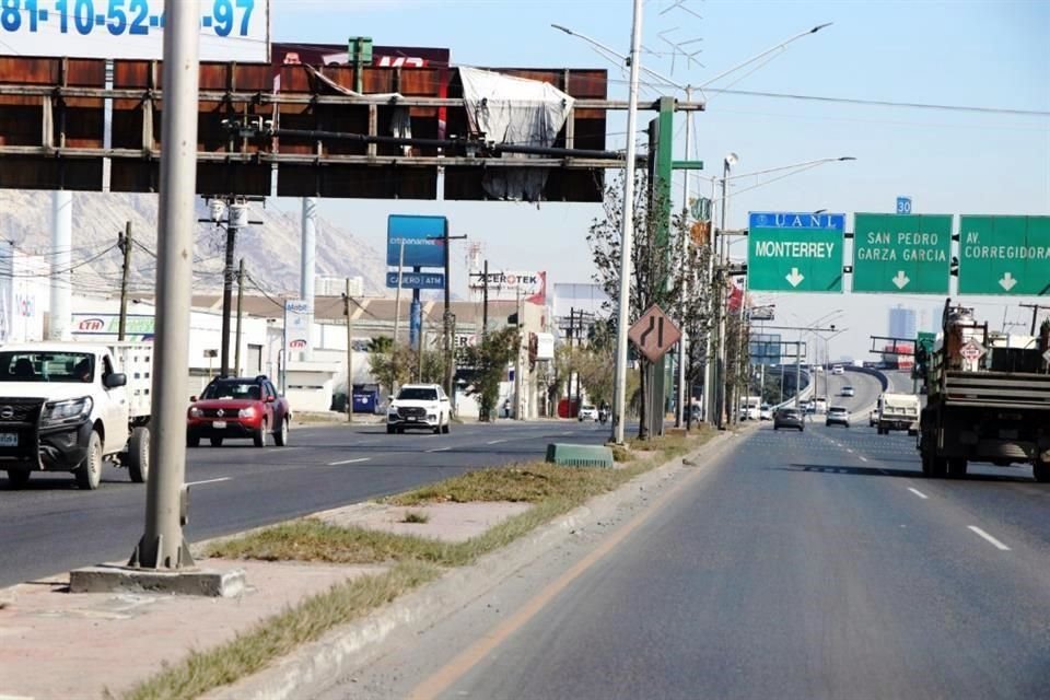  Tarimas, llantas y desechos plásticos se encuentran por toda la ciudad, dando una imagen sucia.