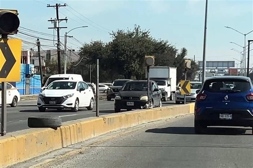  Tarimas, llantas y desechos plásticos se encuentran por toda la ciudad, dando una imagen sucia.