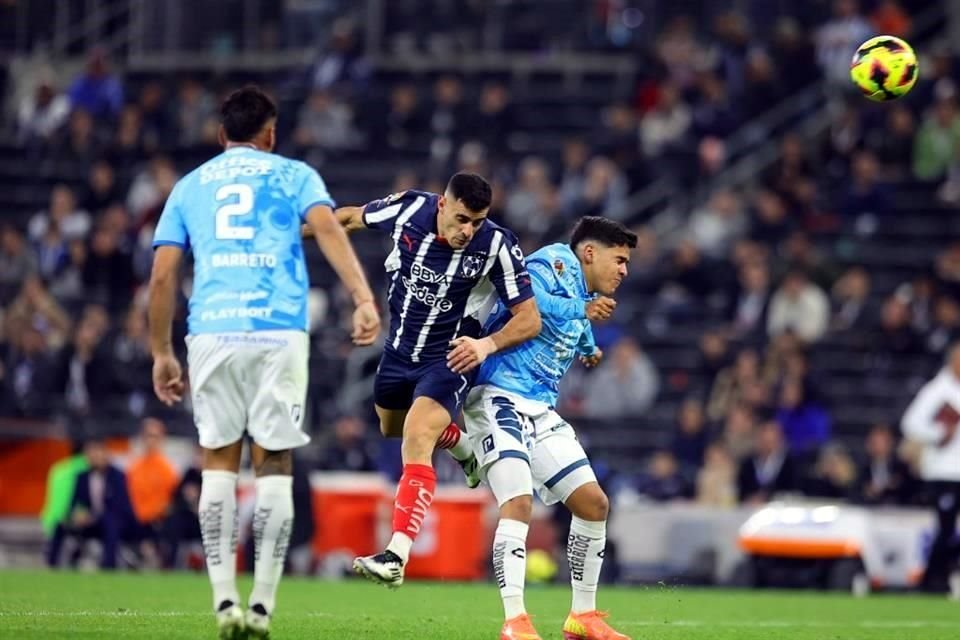 El argentino posteriormente a su gol, chocó su cabeza con un rival.