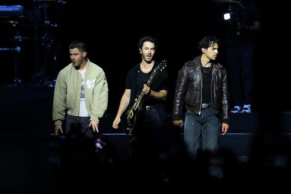 Los Jonas Brothers protagonizarán una comedia navideña con Disney para 2025, dirigida por Jessica Yu y con música de Justin Tranter.