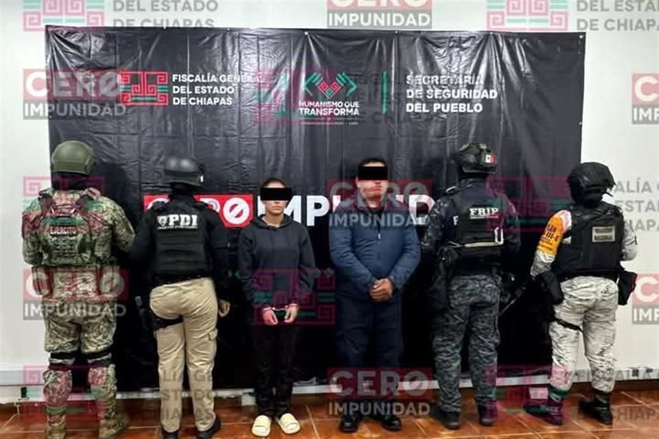 Lorena 'N' e Ismael 'N', policías municipales de San Cristobal de las Casas, Chiapas, fueron detenidos por participación en el delito de extorsión.