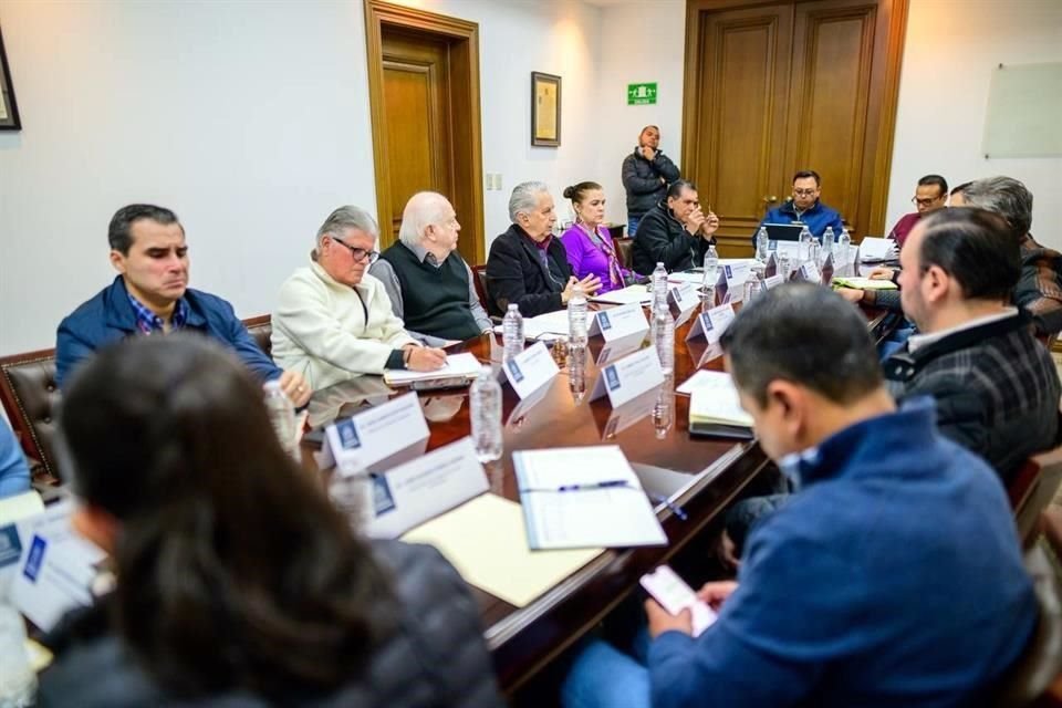 En la reunión, los vecinos señalaron algunos de los recientes hechos violentos en el sector y subrayaron la necesidad de reforzar la presencia policiaca.