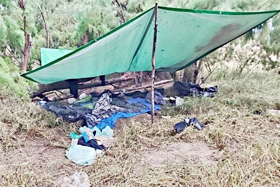 Tras el ataque a elementos de la Patrulla Fronteriza de Texas desde Tamaulipas, autoridades federales y estatales mexicanas hallaron un narcocampamento del lado de México.