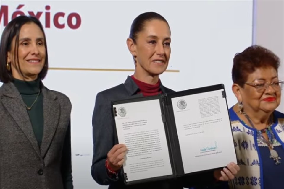 El Gobierno presentó leyes secundarias en materia energética con apertura de contratos mixtos a IP en sectores eléctrico e hidrocarburos.