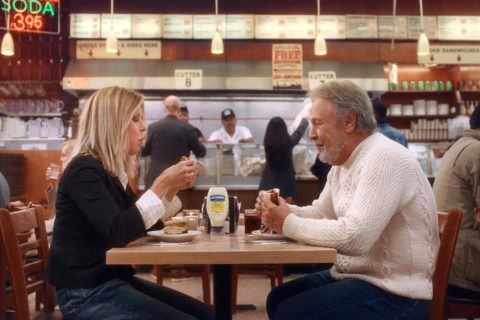 Billy Crystal y Meg Ryan recrearon la icónica escena del orgasmo de 'Cuando Harry Conoció a Sally' para un comercial de mayonesa.