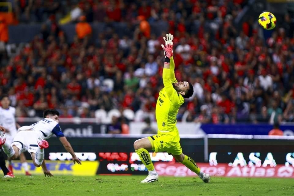 Alfonso 'Plátano' Alvarado marcó el tercero de Rayados.