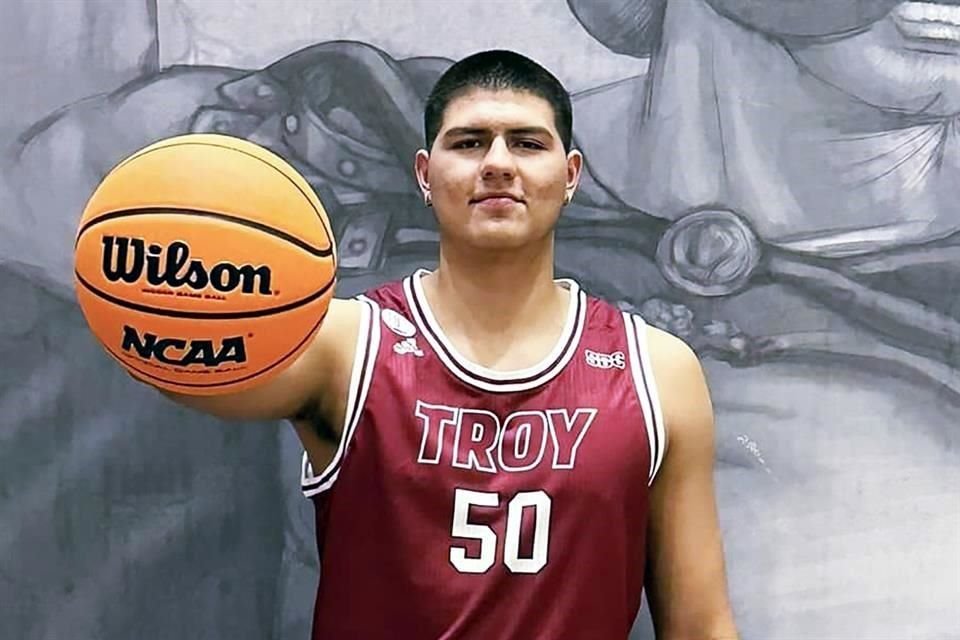 Víctor Valdés juega como becario de la Universidad de Troy en el deporte colegia de Estados Unidos.