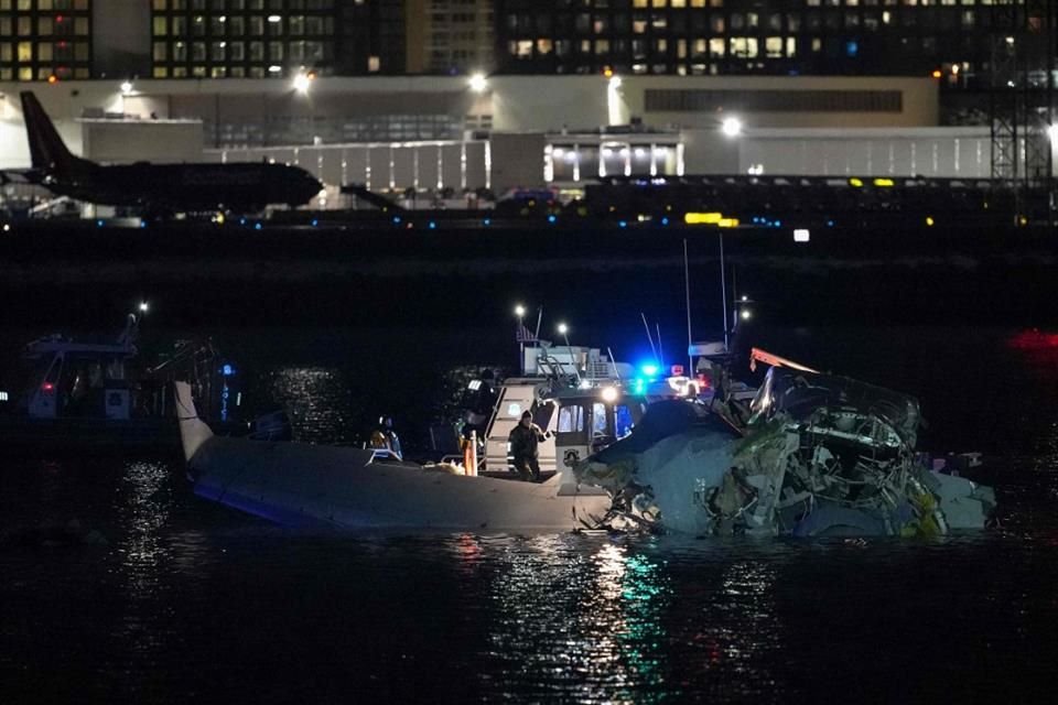 Restos de aeronaves en el Río Potomac.