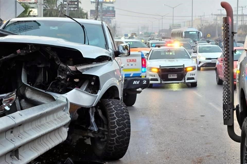 En el impacto, la viga penetró por el frente del vehículo hasta el motor.