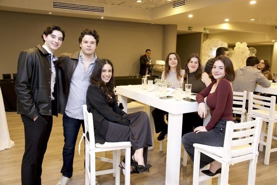 Mauricio Tamez, Víctor Gracida, Flor Villarreal, Andrea Gracida, Paola Gracida y Balbina Gracida