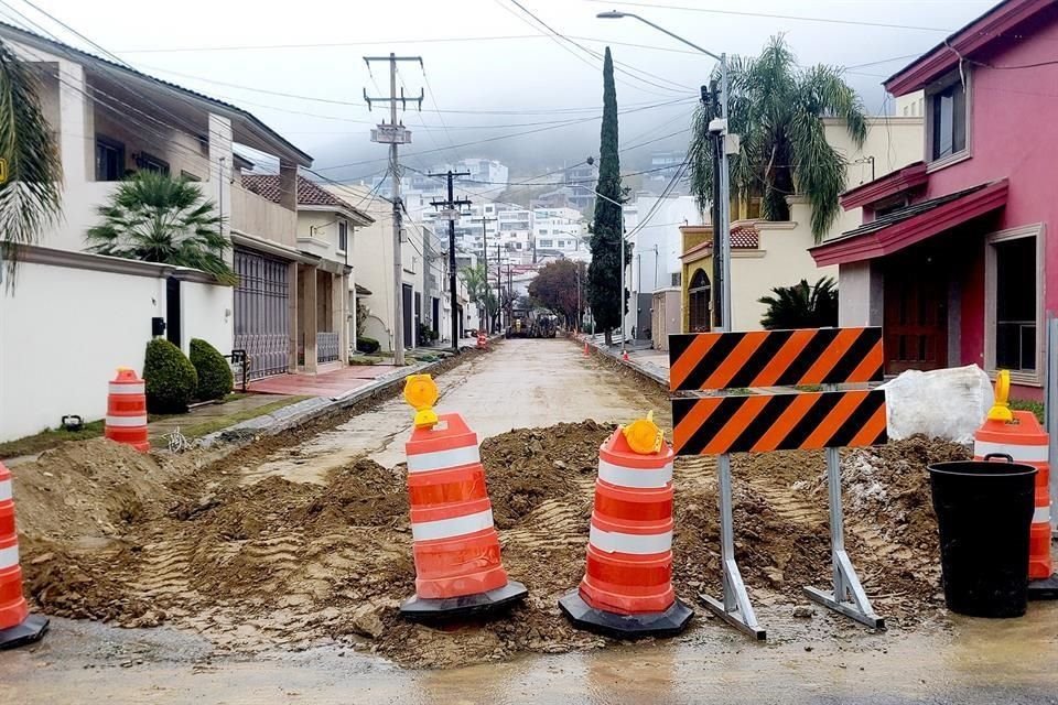 La calle fue cerrada desde el 9 de diciembre. Actualmente los vecinos siguen sin poder estacionar sus autos frente a sus residencias.