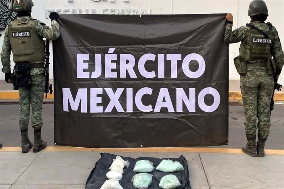 En recorridos realizados por elementos de la Defensa en Sinaloa, hallaron una bolsa con fentanilo, con un valor de 41.7 millones de pesos en Culiacán.