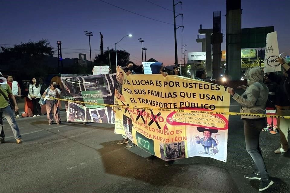 La protesta concluyó alrededor de las 20:00 horas, pero los manifestantes advirtieron que las protestas continuarán en los próximos días.