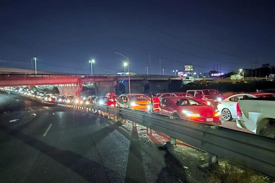 La protesta concluyó alrededor de las 20:00 horas, pero los manifestantes advirtieron que las protestas continuarán en los próximos días.