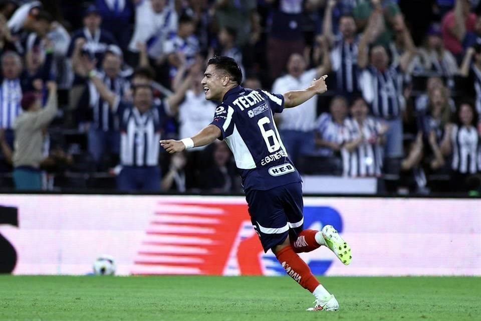 Edson Gutiérrez festeja un gol anotado al León en el torneo anterior.