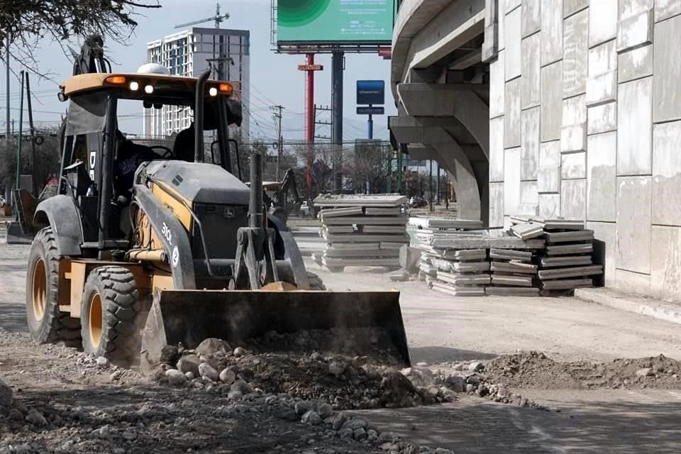 Durante semanas el escombro afectaba la movilidad vehicular en los alrededores del mega puente