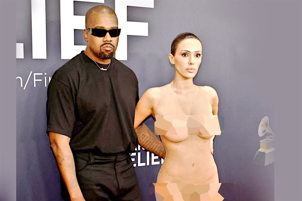 Kanye West y Bianca Censori desfilaron por la alfombra roja de los Grammys 2025, pero su repentina partida despertó rumores.