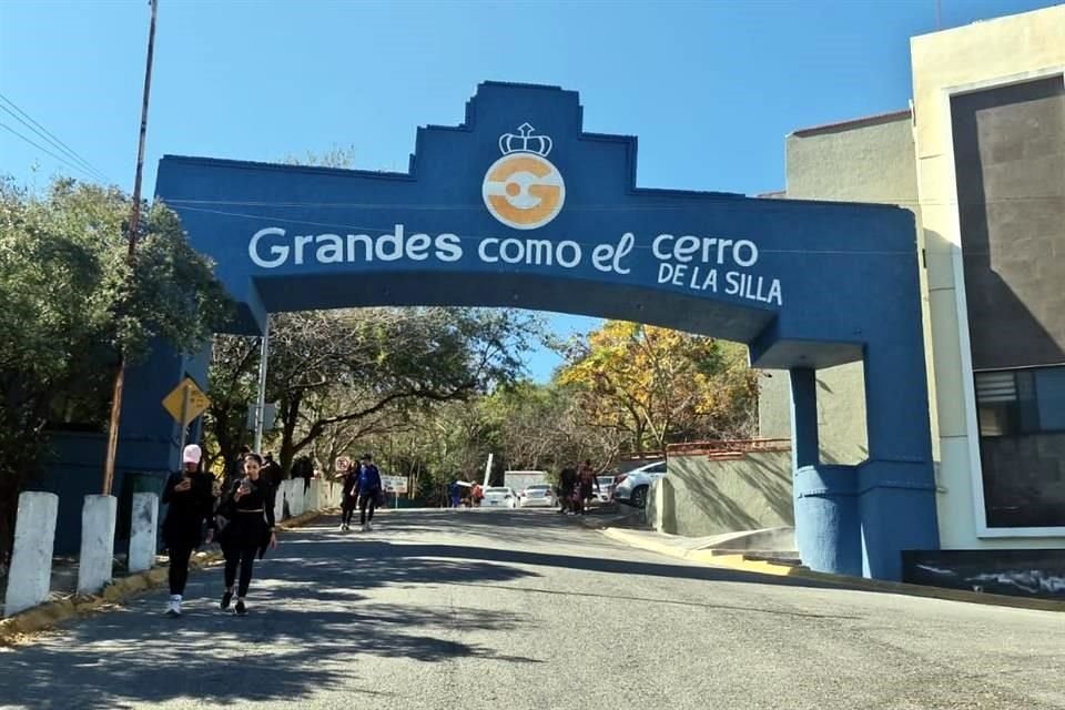 Una de las principales subidas del Cerro de la Silla es por el lado de la Colonia Bosques de la Pastora.