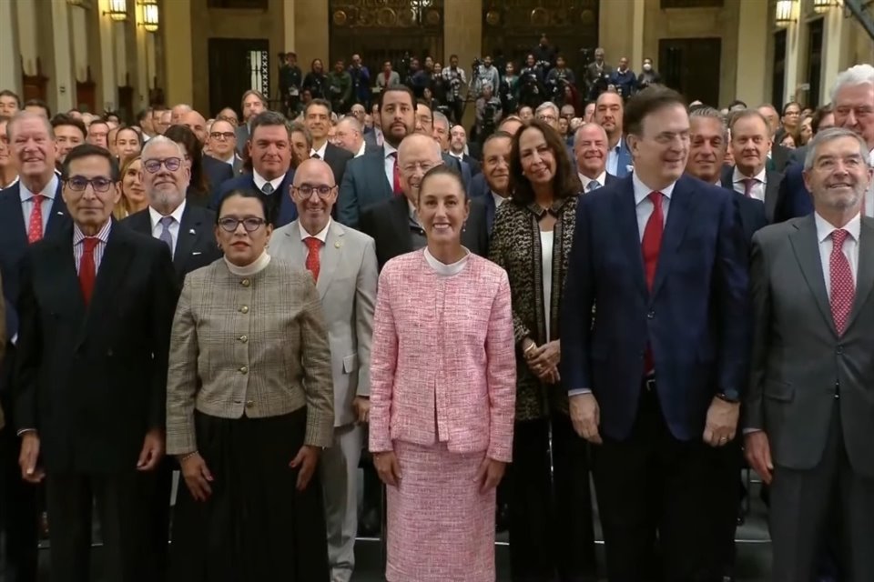 La Presidenta se reunió con empresarios en Palacio Nacional.