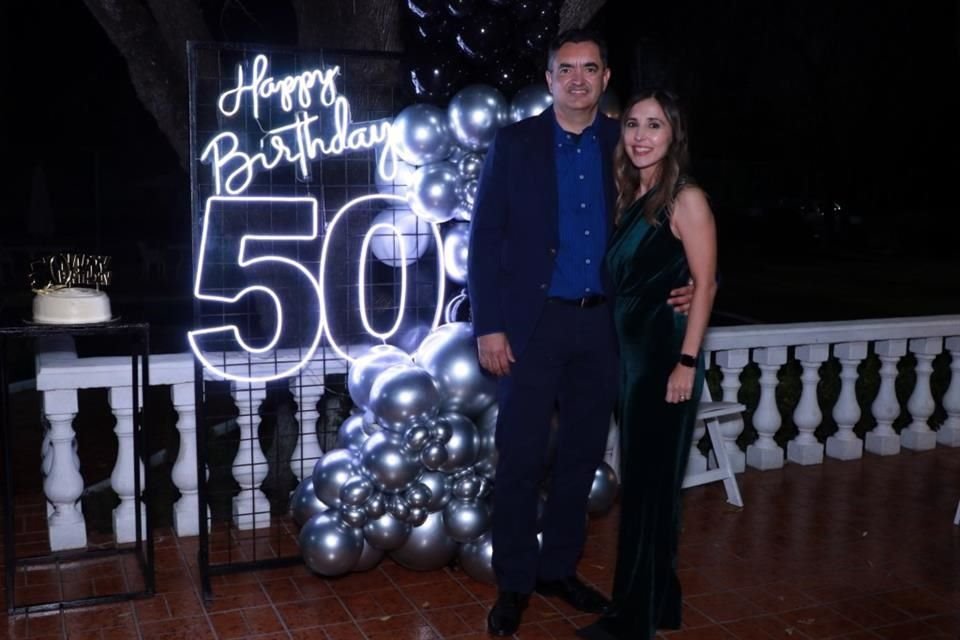 Alejandro Flores Flores y Jéssica Sepúlveda de Flores