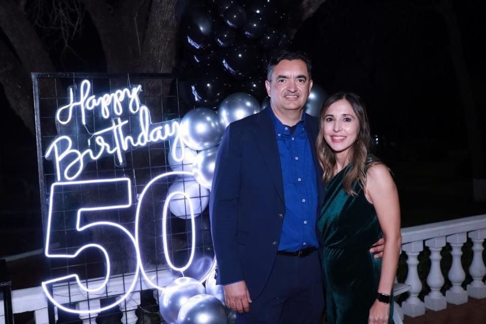 Alejandro Flores Flores y Jéssica Sepúlveda de Flores