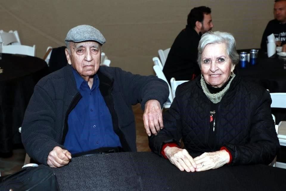 Gilberto Flores González y María del Carmen Flores de Flores