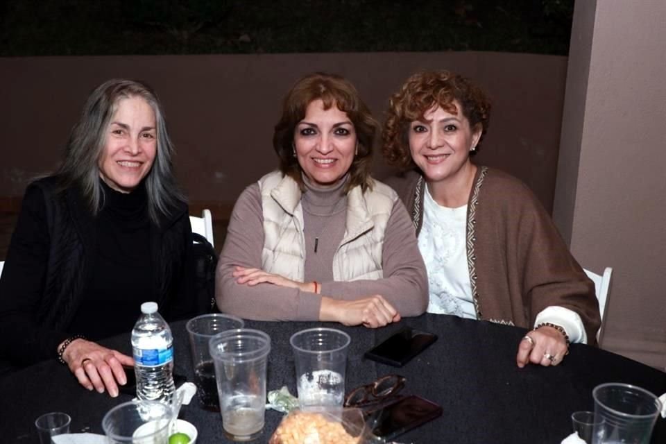 Claudia Theriot, Brenda Flores y Cristina Ibarra