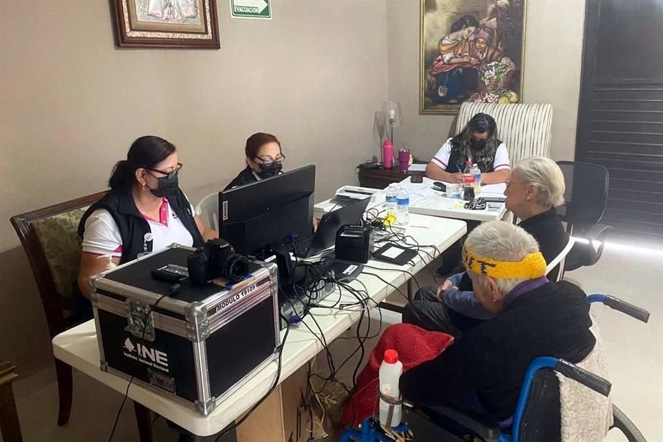 Las personas impedidas físicamente deben tener su credencial para votar vigente y actualizada.