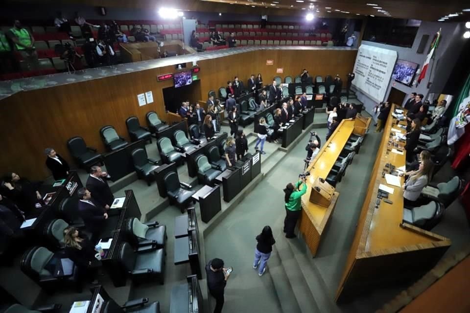 El exhorto fue rechazado por el bloque del PAN-PRI-PRD, y Miguel Flores y Baltazar Martínez (círculo), no votaron.