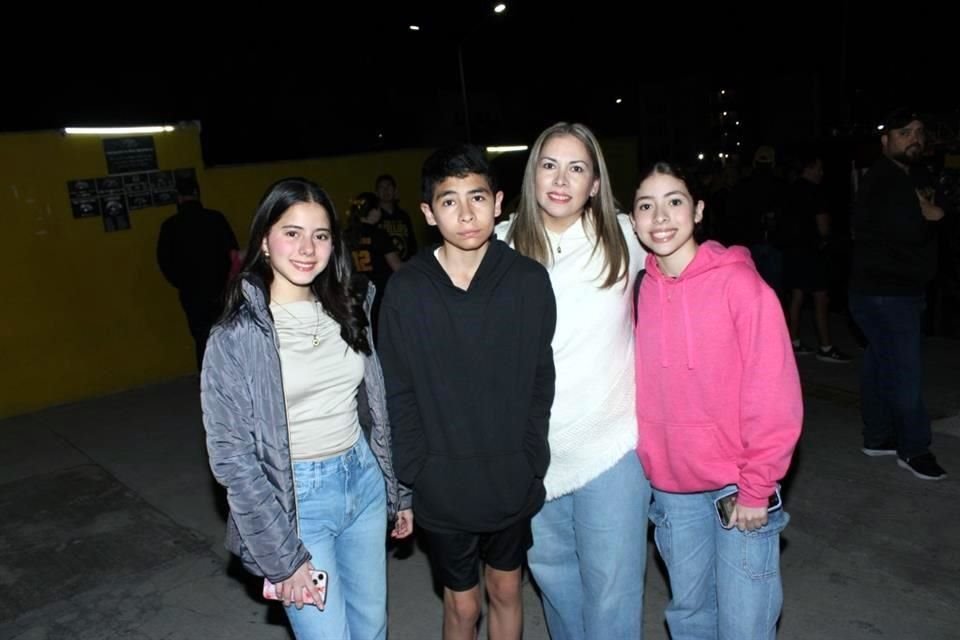 Melisa Cavazos, Mauricio Peña, Marisa Coronado y Carolina Peña