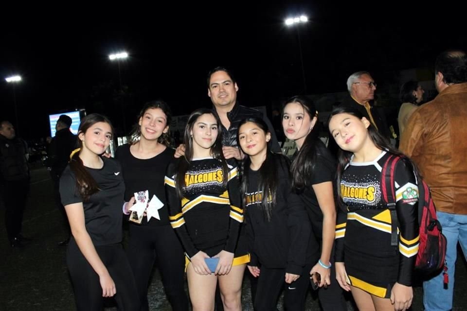 Valeria Álvarez, Sara Cavazos, Valeria Ávila, Luis Ávila, Fer Amaya, Regina Martínez y Raquel Ruiz