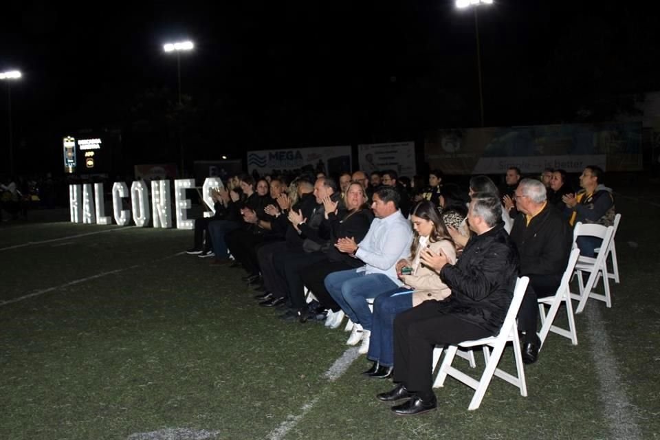 La bendición del padre, un desfile y la bienvenida de la Reyna entrante, fue parte de lo que se vivió en el inicio de temporada 2025 del Club Halcones.