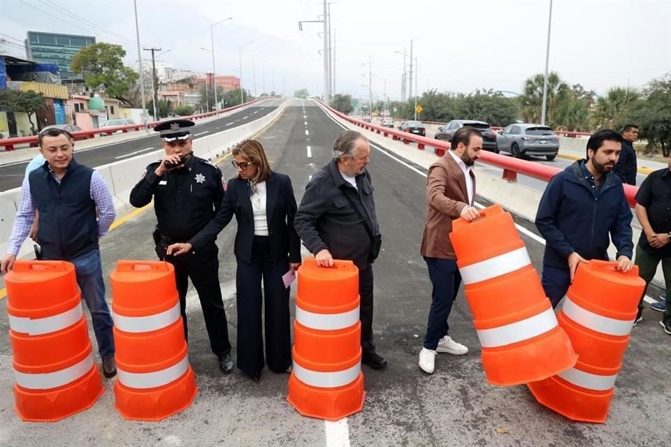 El Alcalde Mauricio Fernández señala que con las obras que se realizaron buscan evitar otra reparación como a las que fue sometido el puente casi desde su construcción.