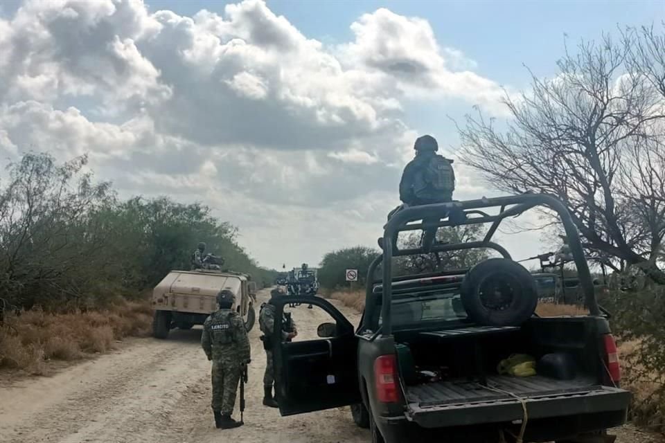 Tras el tiroteo se aseguraron cinco armas y un vehículo.