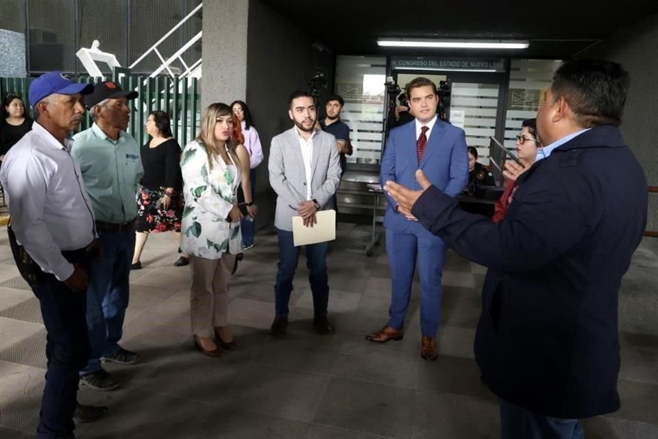 El exhorto fue presentado en la Oficialía de Partes del Congreso por Baldemar Guzmán, habitante de Galeana, y Ramón Álvarez y Ascensión Álvarez, comisariado ejidal y tesorero del Ejido Las Esperanzas.