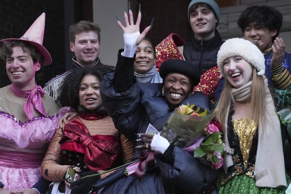 El desfile, que duró media hora y se realizó en la localidad de Cambridge, Massachusetts, también contó con bandas de música y un toro mecánico en la parte trasera de una camioneta.