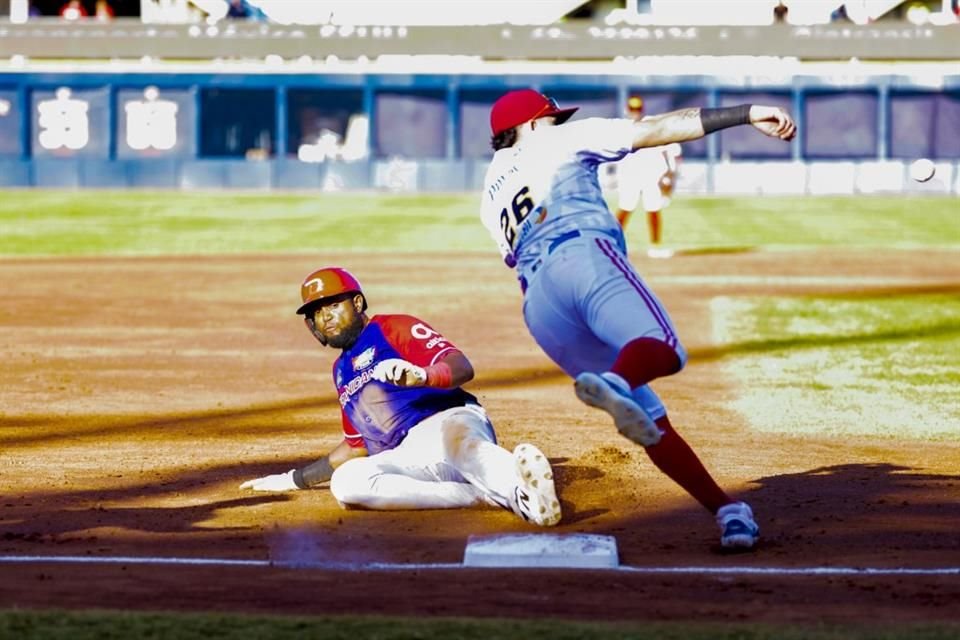 Leones del Escogido, de República Dominicana, vencieron 5-4 a los Cardenales de Lara, de Venezuela, y van a la Final de la Serie del Caribe.