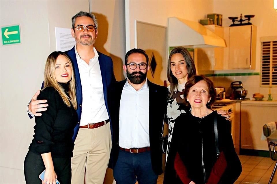 Leonor Cárdenas, Memo Oyervides, Mauricio Gattás, Catalina Zambrano y Gloria Elizondo