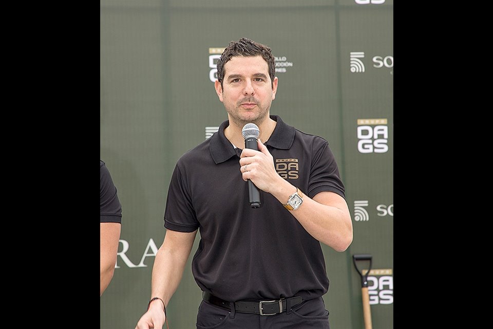 Adrián Marcos.