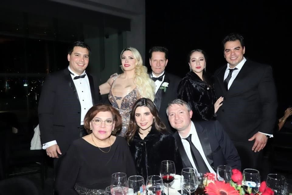 Jacobo Leal, Priscila Leal de Villarreal, Juan Manuel Villarreal Guajardo, Elizabeth González, David Leal, Amparo Martínez, Isabela Leal y Luis Marroquín