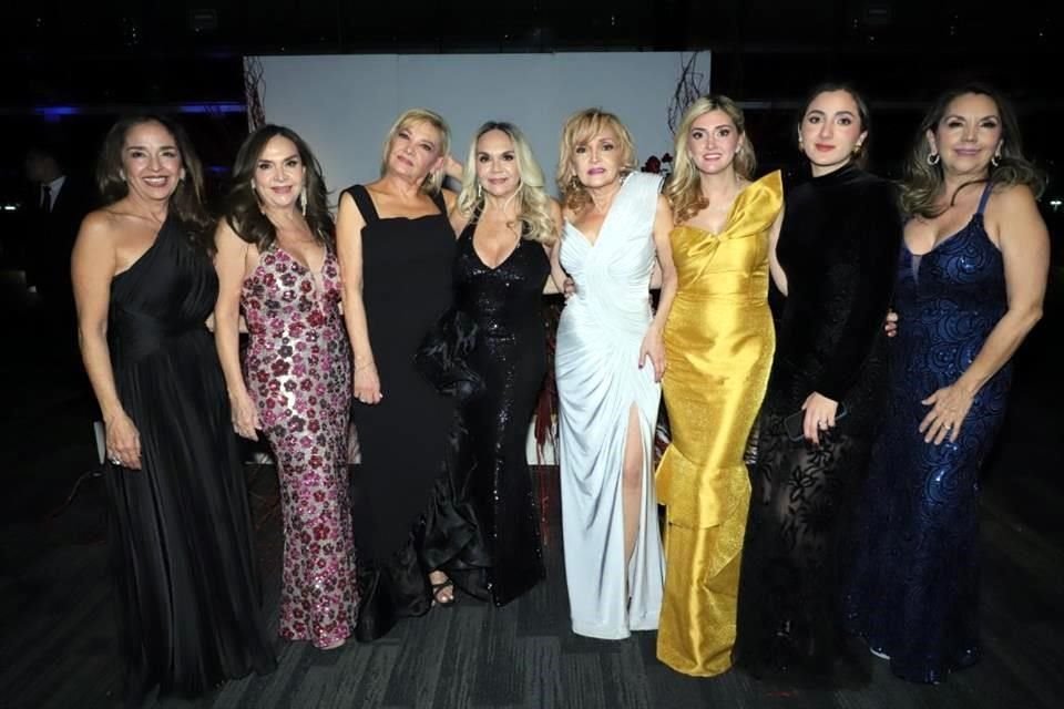 Adriana Garza, Martha Garza, Marisa Villarreal, Irma Garza, Gloria Villarreal, Daniela Chamorro, Valentina de Chamorro y Mary Garza