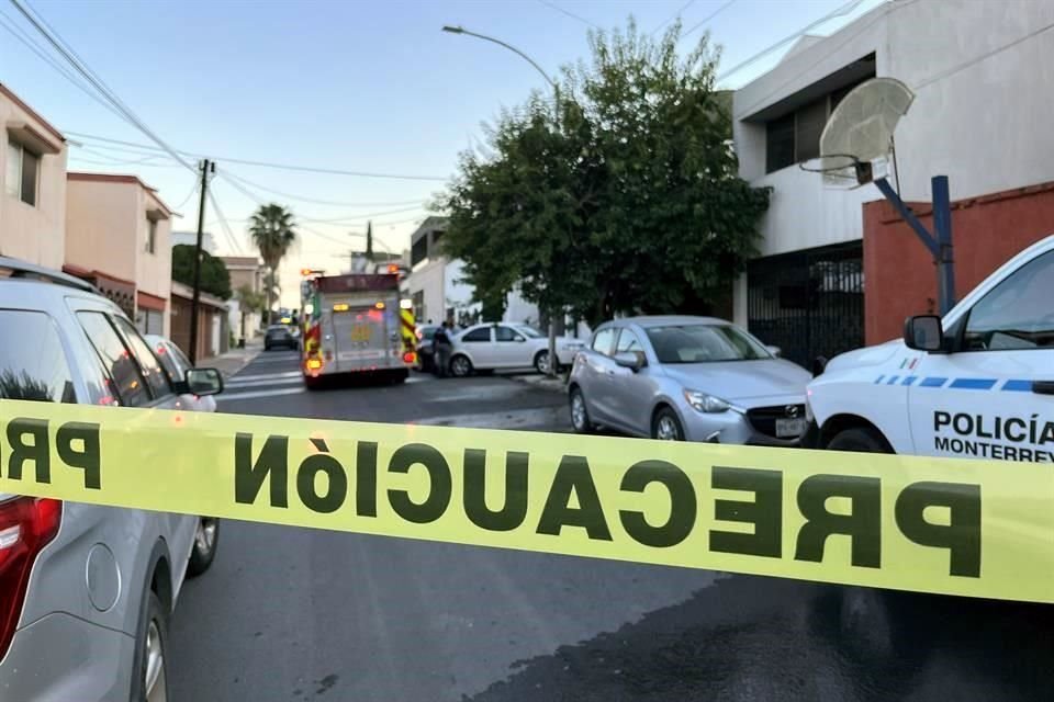 El incendio fue reportado a las 15:40 horas, en una casa ubicada en Paseo de la Cordillera y Del Halcón, en la Colonia Cumbres segundo sector.