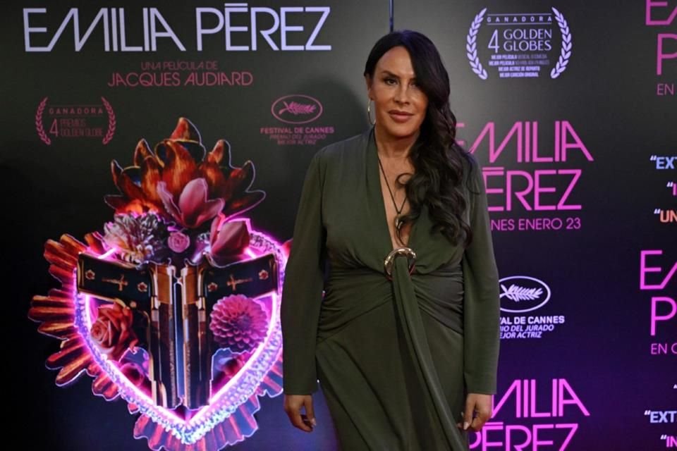 La actriz Karla Sofía Gascón volvió a disculparse por sus acciones y prometió quedarse callada por el bien de la película 'Emilia Pérez'.