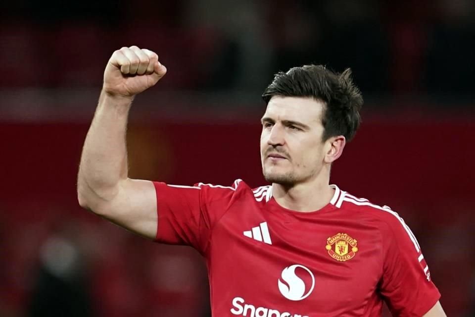 Harry Maguire marcó el gol del triunfo sobre el Leicester en tiempo de reposición, pero se encontraba en posición adelantada.