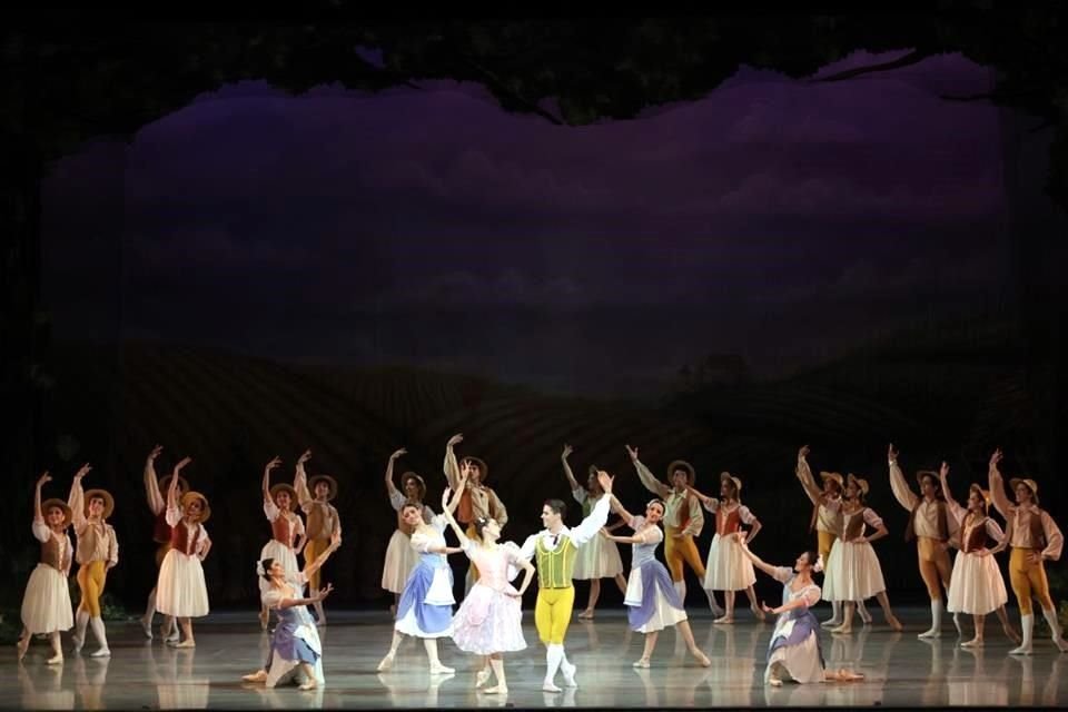 El Ballet de Monterrey atrapó a chicos y grandes con dos obras.