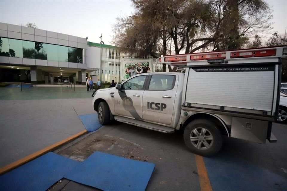 El incidente fue reportado alrededor de las 17:00 horas, en un área abierta y cercana al piso 9, en las instalaciones de la facultad ubicada en Ciudad Universitaria.